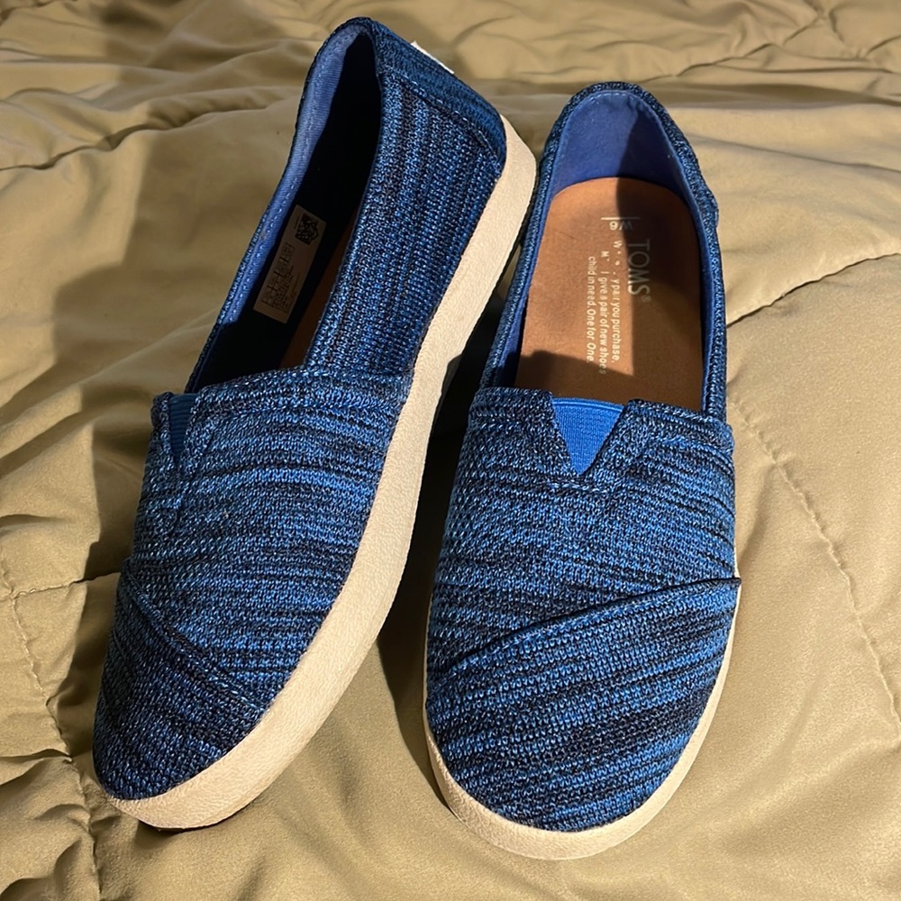 Woman size 6 Toms blue 💙